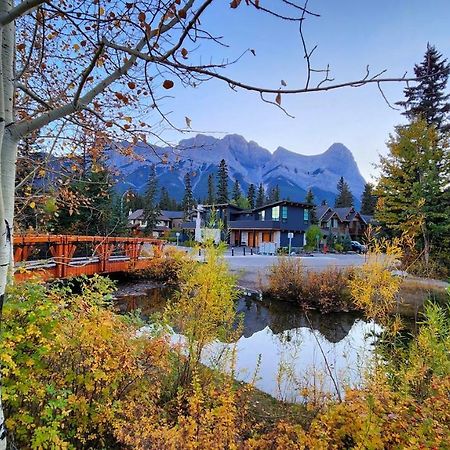 Luxurious Rundle Cliffs Lodge In Spring Creek 坎莫尔 外观 照片