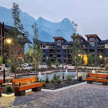 Luxurious Rundle Cliffs Lodge In Spring Creek 坎莫尔 外观 照片