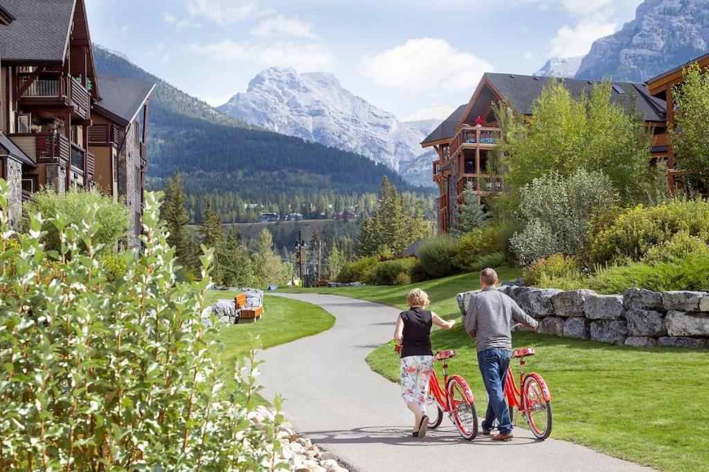 Luxurious Rundle Cliffs Lodge In Spring Creek 坎莫尔 外观 照片