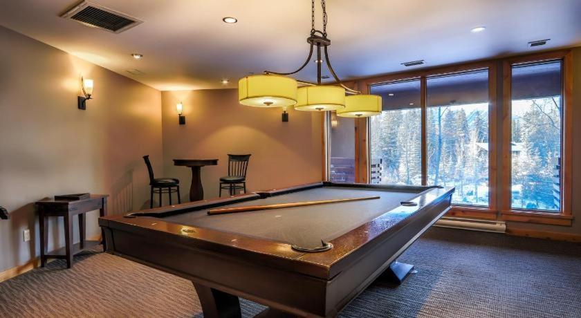 Luxurious Rundle Cliffs Lodge In Spring Creek 坎莫尔 外观 照片
